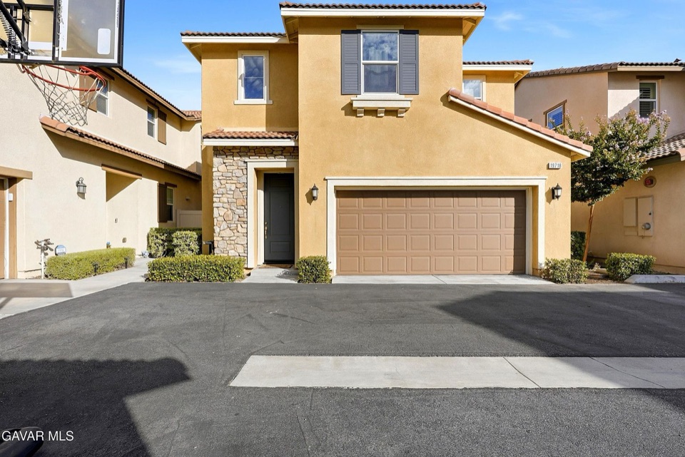 19718 Kamm Ct, Santa Clarita, CA 91351